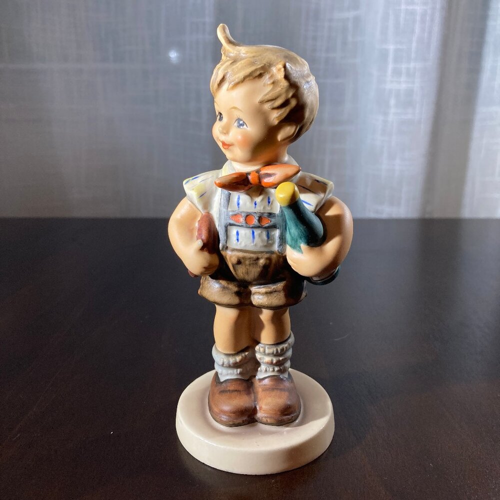 Vintage Hummel SE 1979 "Valentine Joy" Boy w/Heart and Bottle TMK 6 w/box MINT